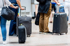 «Через турагентство КГБ, очень быстро оформляют». Беларусы поделились, как им удалось переехать за границу